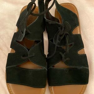 Cute Toms sandals size 9